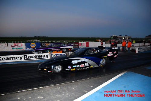 Kirk Williams - 'Williams Bros. Racing' (near 
lane) vs Andy Mears - 'Dragon Slayer' (far lane)